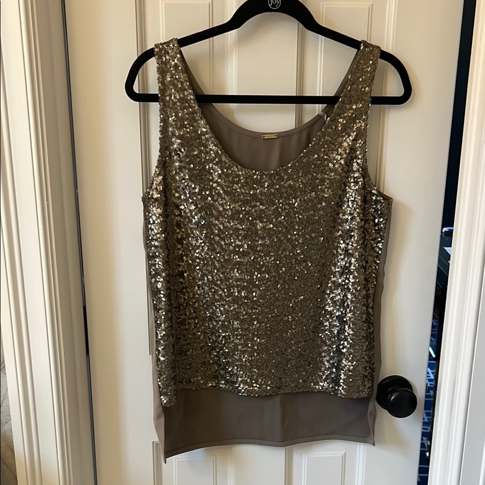 Gold Sequin Tank Top with Crew Neck and Sleeveless Design